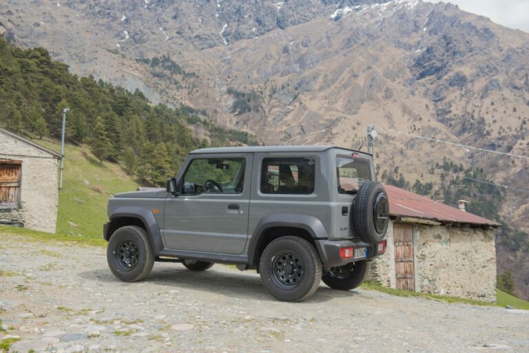 Suzuki Jimny non cambia anche se diventa autocarro