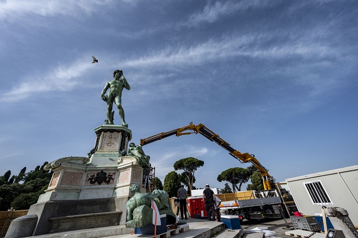 Firenze, un restauro-evento per le sculture di piazzale Michelangelo
