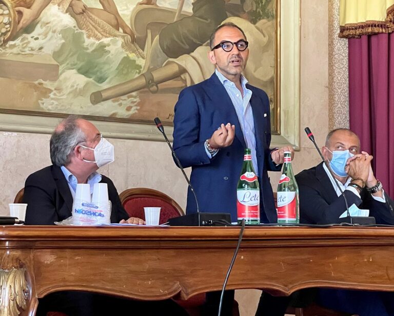 Piemontese firma a Brindisi primo Contratto di Fiume del Sud Italia