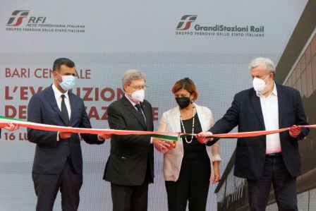 Ferrovie, il ministro Giovannini inaugura la Stazione centrale di Bari