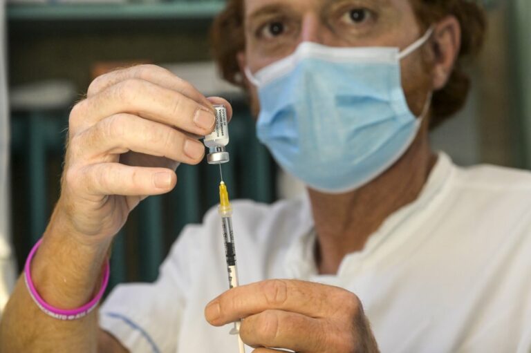 Liguria, altre 3 Open Night accesso diretto prime dosi e richiami