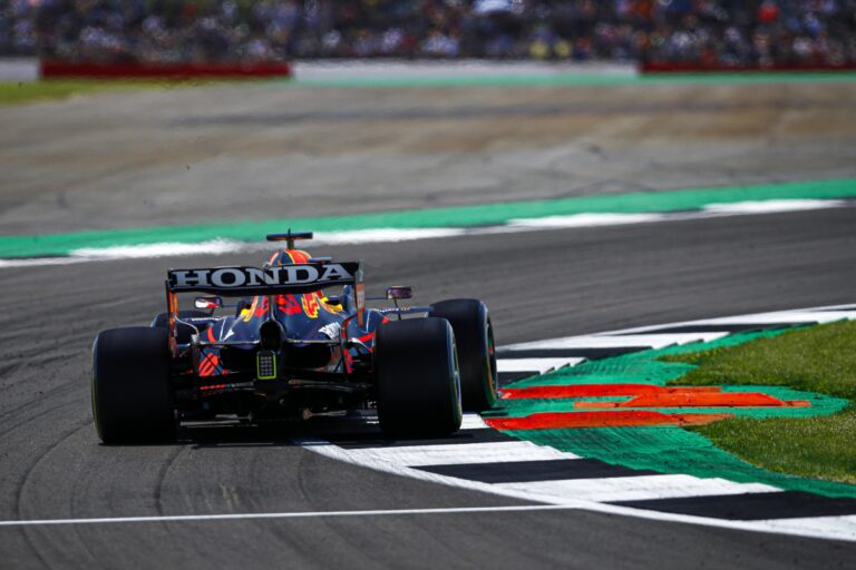 Strategia a una sosta medium-hard la più probabile a Silverstone