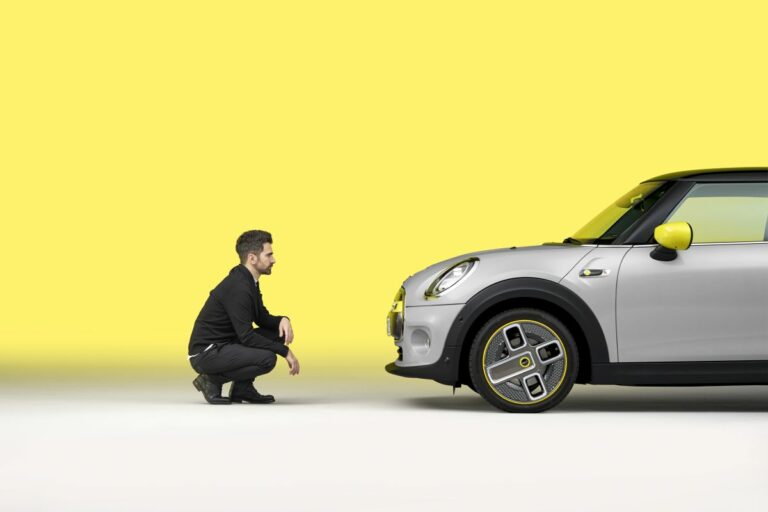 Mini Electric, “The iconic sound of silence”