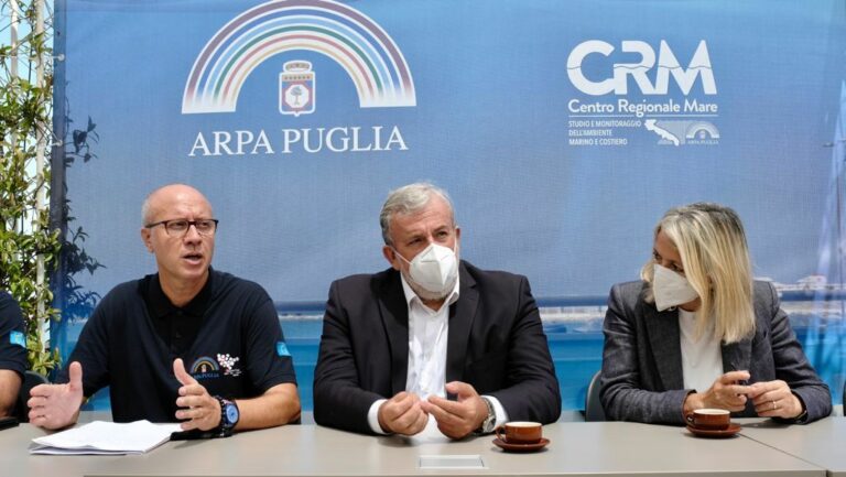 Emiliano “In Puglia abbiamo il mare più pulito d’Italia”