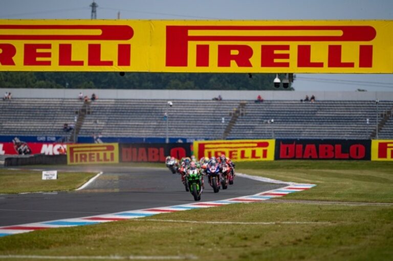 Rea punta su nuove soluzioni Pirelli e vince Gara 1 ad Assen