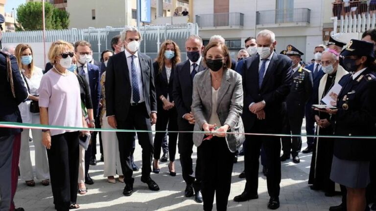 Puglia, Emiliano in visita alla nuova Questura di Andria