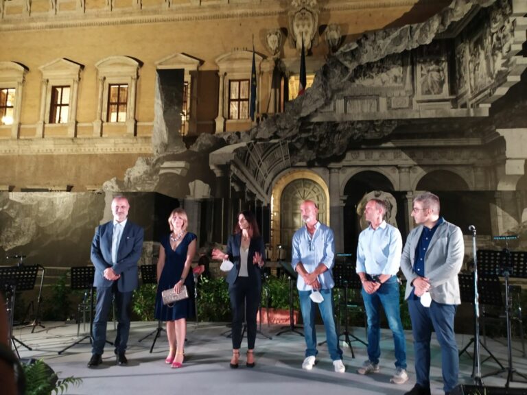 Piazza Farnese, Raggi “Diamo luce ai luoghi simbolo di Roma”