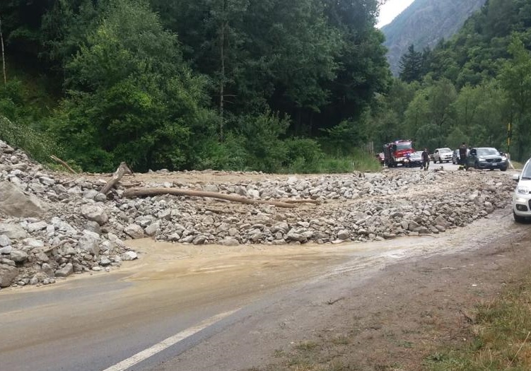 Temporali e grandine, frane e tetti scoperchiati in Piemonte