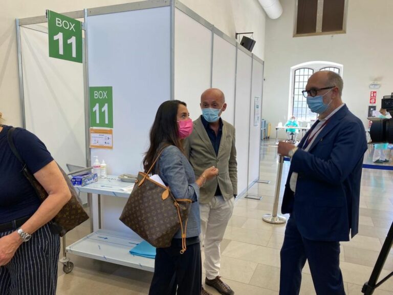 Riccardi “hub vaccinali testimoniano efficacia sanità FVG”