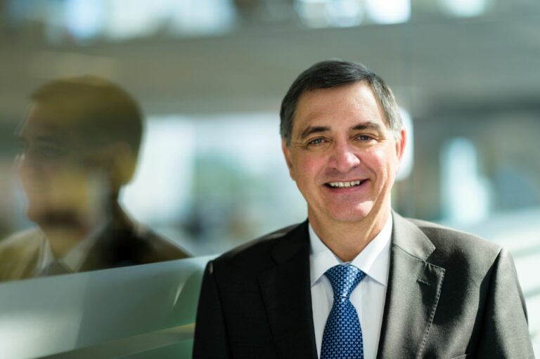 Morto Johan van Zyl, ex Ceo di Toyota Motor Europe