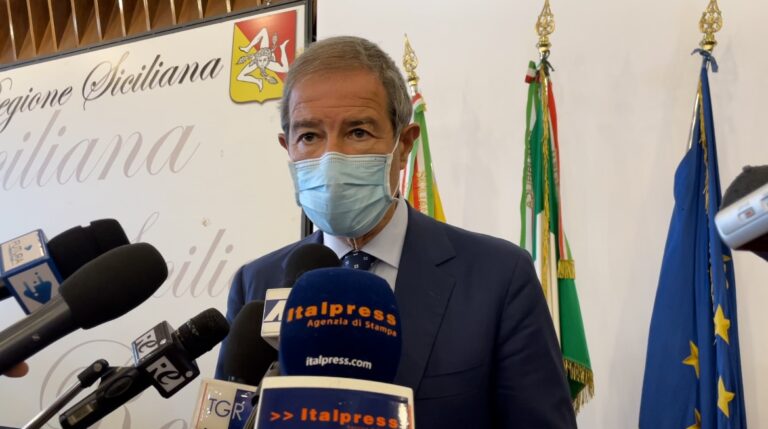 Covid, tamponi obbligatori per chi arriva in Sicilia da Francia, Grecia e Paesi Bassi