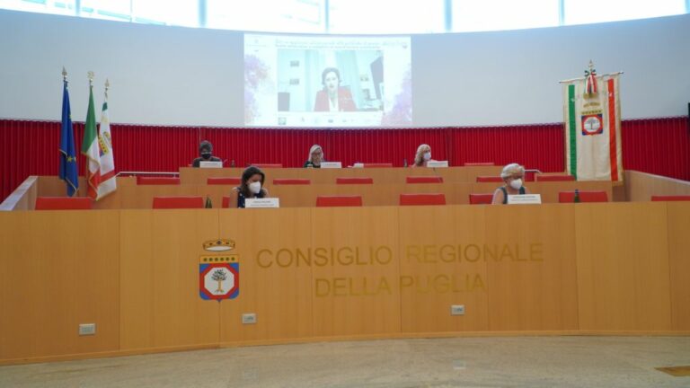 Capone “Abbattere stereotipi e aiutare le donne ad emergere”