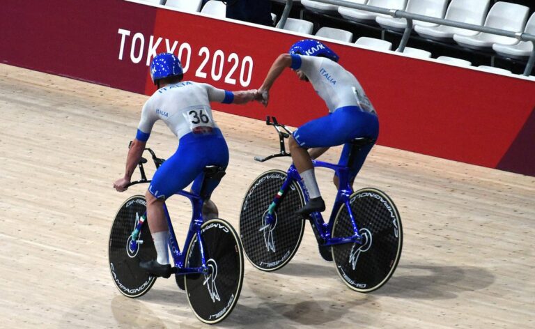 Ciclismo, Italia oro nell’inseguimento a squadre