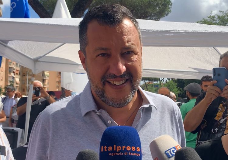 Salvini “Salute e lavoro senza rovinare agosto a italiani”
