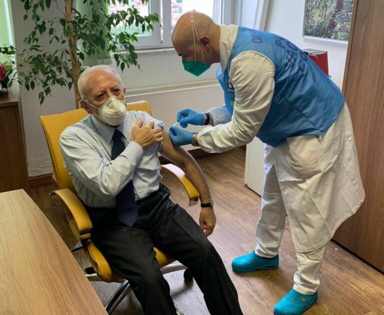 Covid, De Luca “Rendere obbligatori i Vaccini”