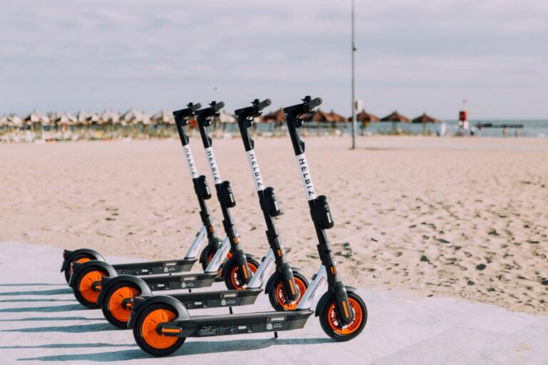 I monopattini elettrici di Helbiz arrivano a Ostia