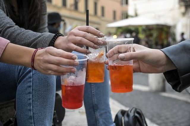 In Fvg contributi a bar e ristoranti per ridurre la plastica