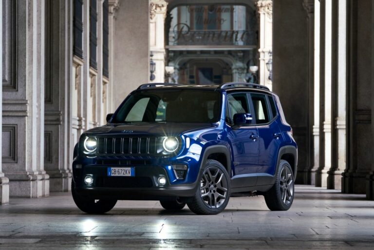 Jeep Renegade 4xe plug-in hybrid leader del segmento