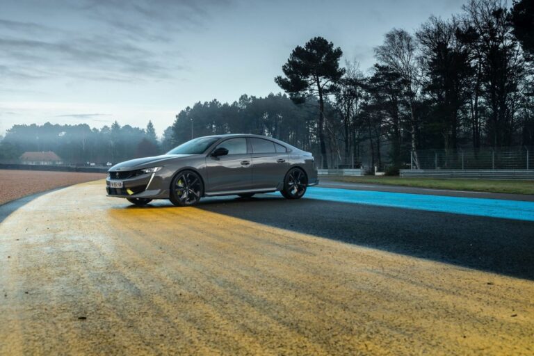 508 Peugeot Sport Engineered, l’importanza del posto guida