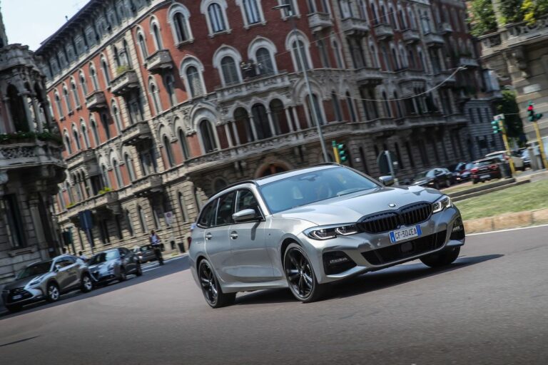 Bmw 320e Touring, piccola ibrida plug-in per famiglie e aziende