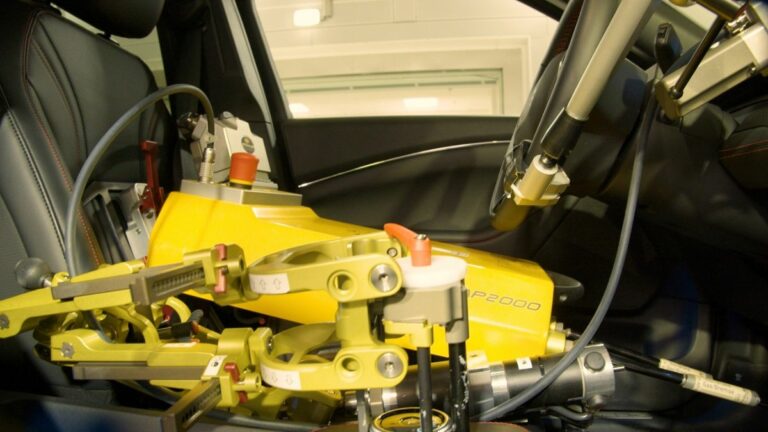Ford recluta robot test driver per preparare auto a condizioni difficili
