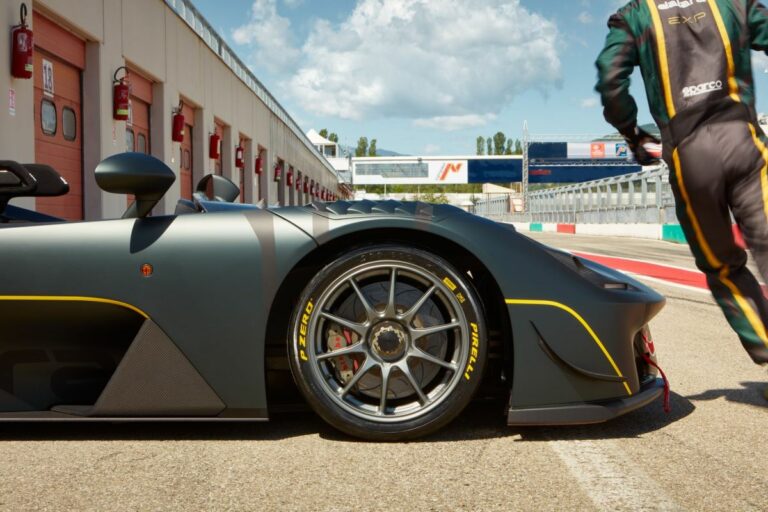 Dallara Stradale EXP alla conquista del Mugello con Pirelli P Zero Slick