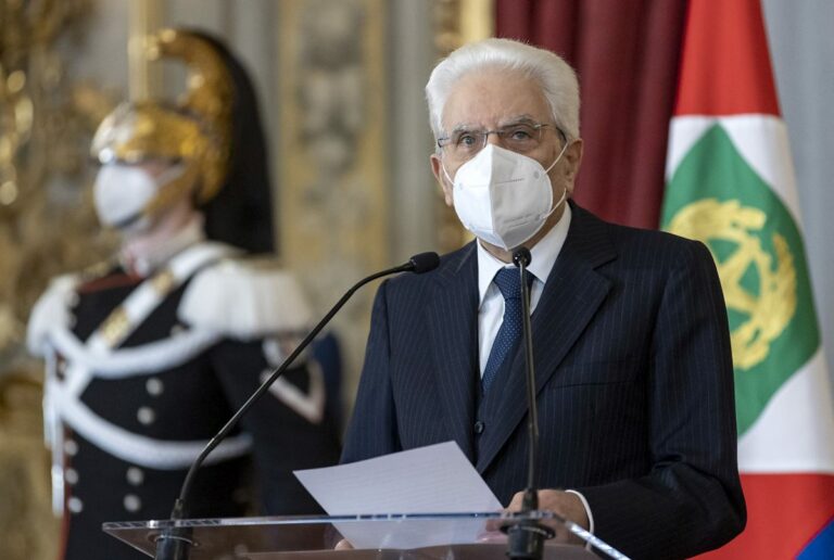 Mattarella al Meeting “Vaccinarsi è un dovere, serve responsabilità”
