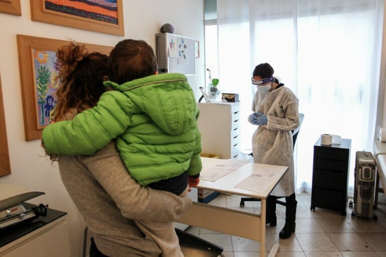 Covid, in Lombardia 2 test antigenici gratis al mese a fascia 6-13 anni
