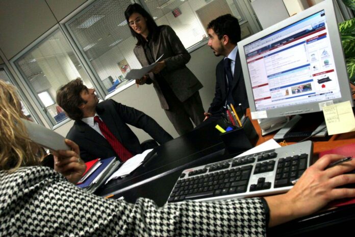 UNICREDIT BANCA IMPIEGATI AGENZIA FILIALE