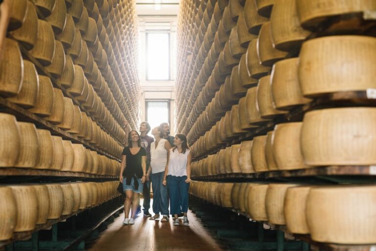 Parmigiano Reggiano, a Cibus il nuovo format di “Caseifici Aperti”