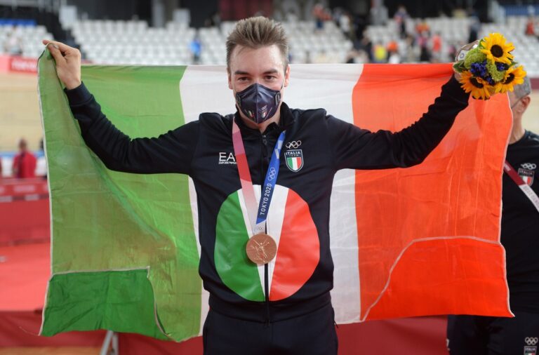 Ciclismo, bronzo di Elia Viviani nell’omnium