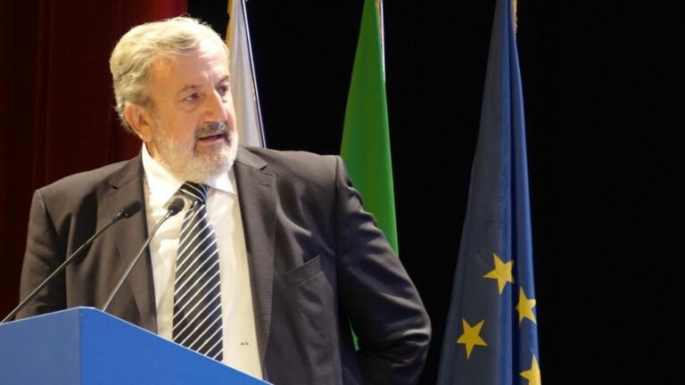 Vaccino, Emiliano “Puglia pronta per la terza dose”