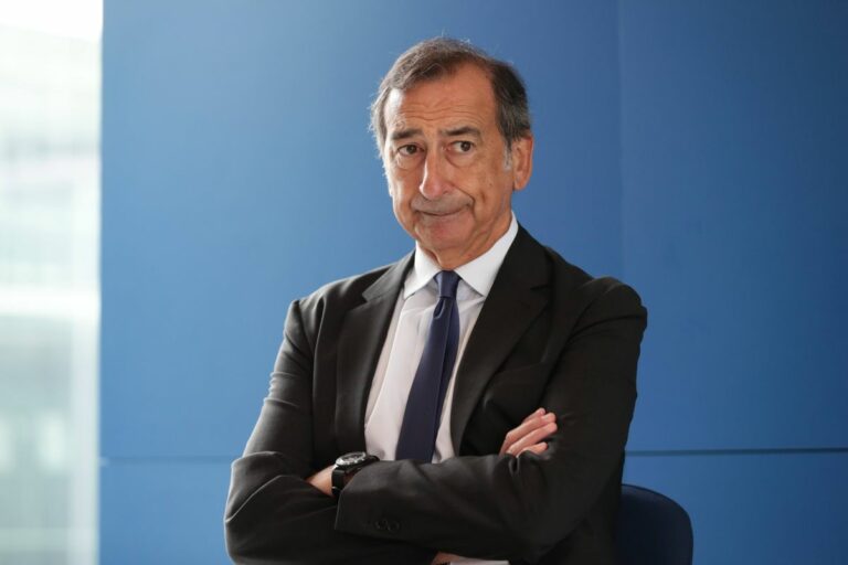 Sala “Non permetteremo l’ingresso a scuola agli insegnanti no vax”