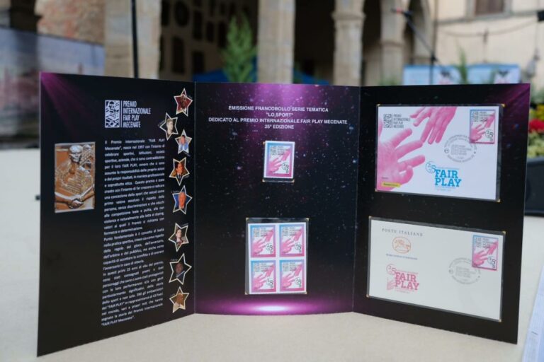 Francobollo celebrativo per i 25 anni del Premio Fair Play Menarini