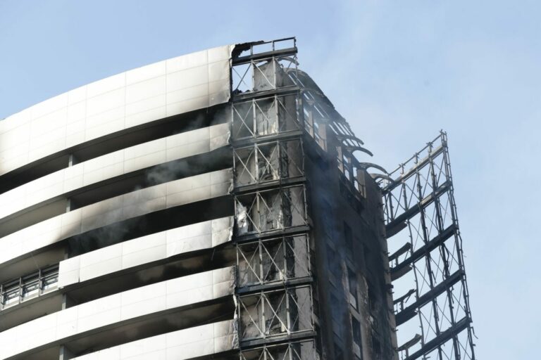 Incendio Milano, Intesa Sanpaolo offre sospensione mutui e prestiti