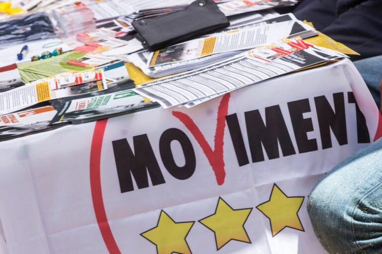 Assalto al gazebo M5s a Milano, perquisiti 4 no Green Pass