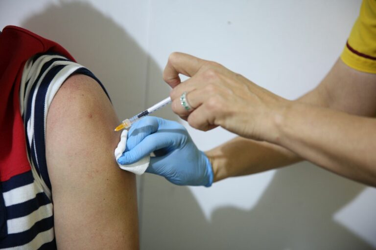 Liguria, Toti “Anche i più giovani stanno aderendo a campagna vaccinale”