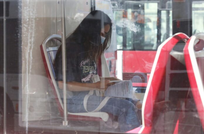 RAGAZZI IN AUTOBUS