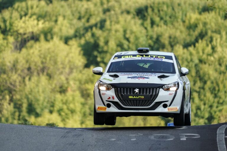 Peugeot 208 Rally Cup Top, al 1000 Miglia irrompe Straffi
