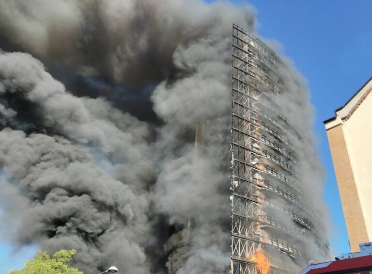 Incendio Milano, dal Comune di Assago 20 mila euro per gli sfollati