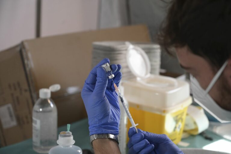 In E.Romagna il 74,4% ha già completato il ciclo di vaccinazione