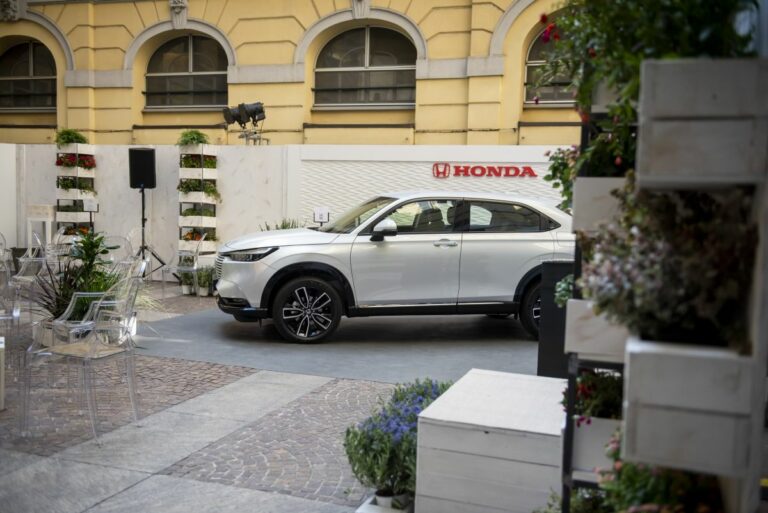 Honda HR-V e:HEV Full Hybrid, il nuovo SUV coupè