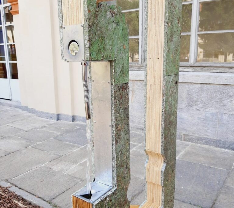 La fontana In-VISIBLE di Gruppo Cap finalista al Ro Plastic Prize 2021