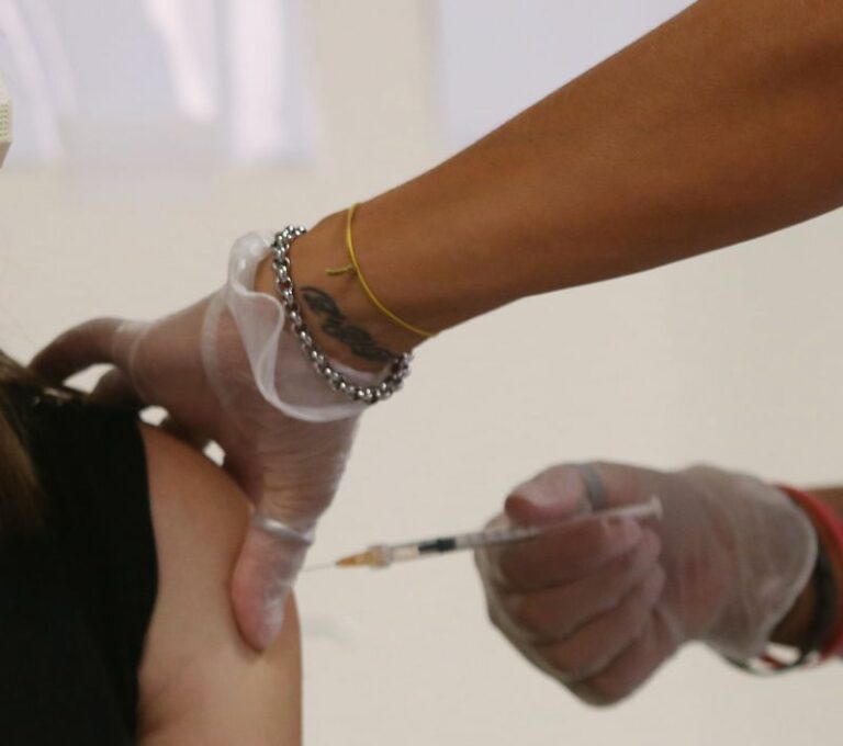Toti “La campagna vaccinale entri nei luoghi di lavoro”
