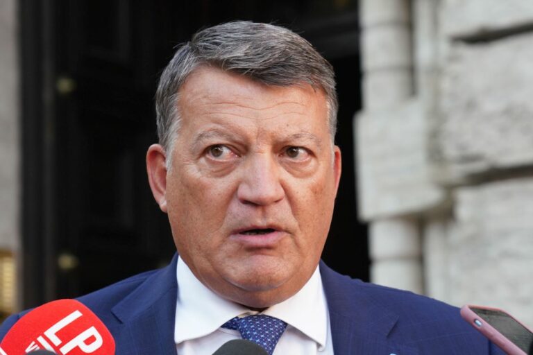 Bombardieri “Se c’è emergenza rendere il vaccino obbligatorio”