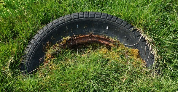 Legambiente ed EcoTyre a Gioia Tauro rimuovono pneumatici abbandonati