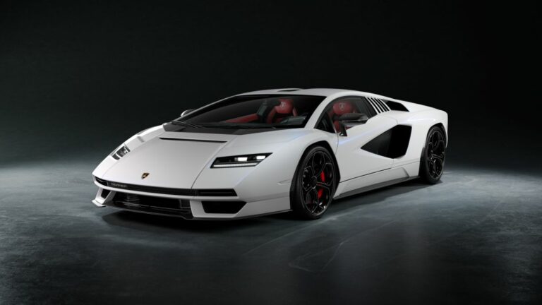 Pirelli e Lamborghini Countach, 50 anni insieme