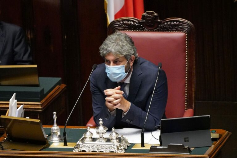 Obbligo di green pass anche alla Camera, i deputati recepiscono il Dl