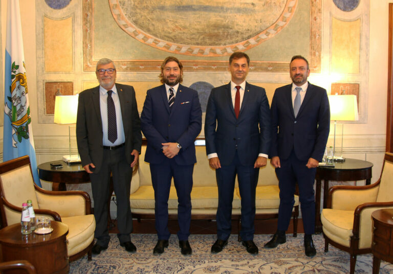 San Marino, onorificenza all’ex ministro greco del Turismo Theoharis