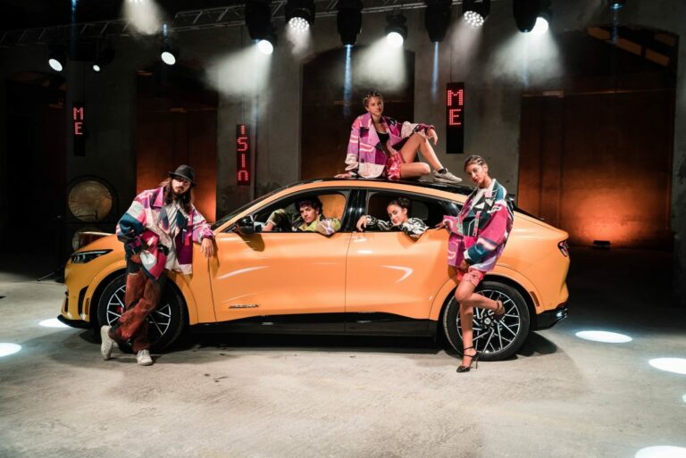 Mustang svela la Mach-E GT con Vogue Talents
